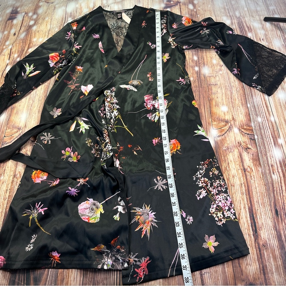 Victoria's Sectet Floral Lace Chantilly Kimono Robe Size XS/S - Picture 14 of 16
